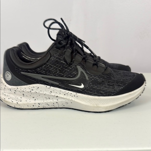 Nike Zoom Winflo 8 Shield Running Trainers Dc3730 Black Iron Grey Size 9.5 - Picture 6 of 13